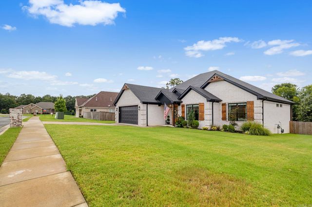 1583 Waterford Drive, Cabot, AR 72023