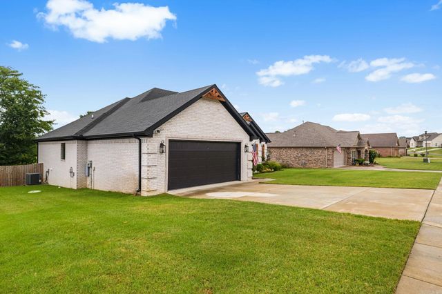 1583 Waterford Drive, Cabot, AR 72023