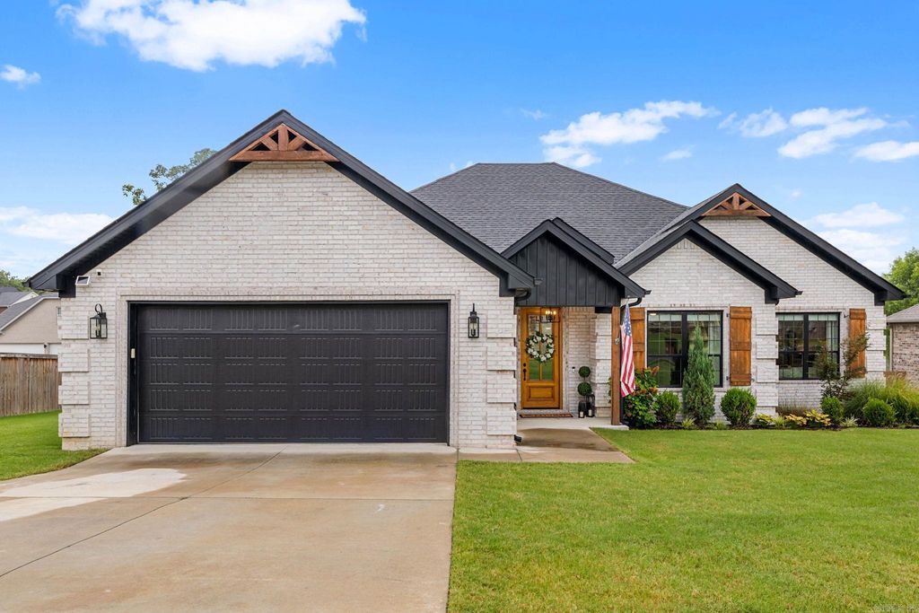 1583 Waterford Drive, Cabot, AR 72023