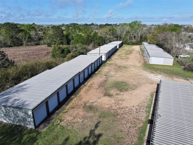 839 Highway 159 W, Bellville, TX 77418