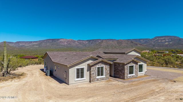 45315 N 18TH Street, New River, AZ 85087