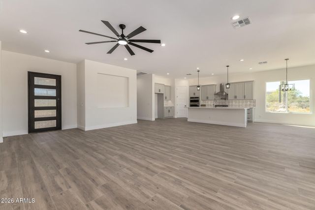 45315 N 18TH Street, New River, AZ 85087