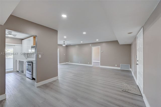 2700 Riverside Dr 303-B, Coral Springs, FL 33065