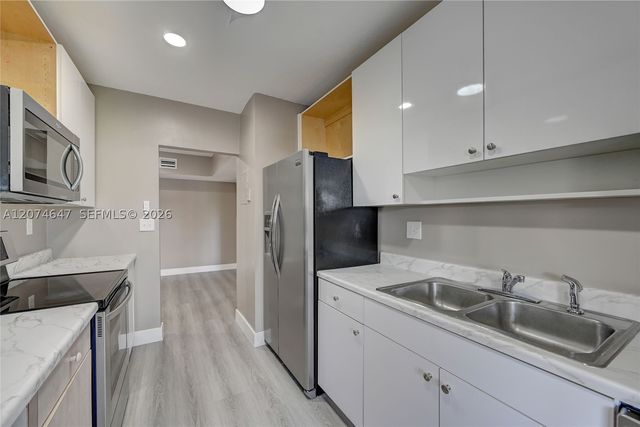2700 Riverside Dr 303-B, Coral Springs, FL 33065