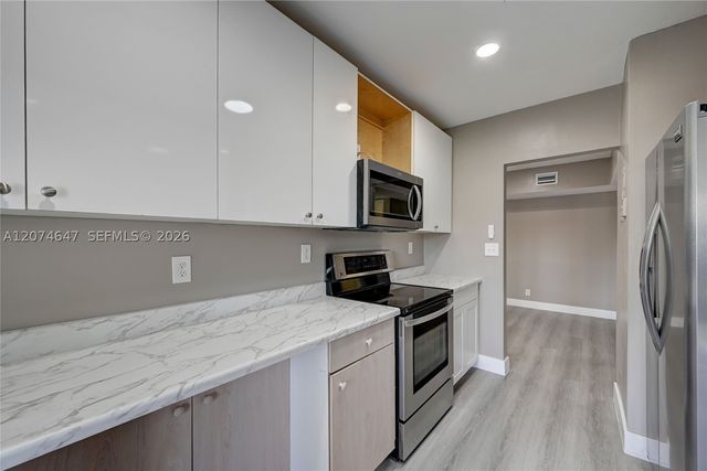 2700 Riverside Dr 303-B, Coral Springs, FL 33065