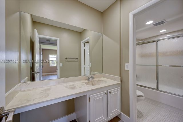 2700 Riverside Dr 303-B, Coral Springs, FL 33065