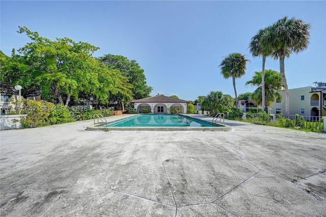 2700 Riverside Dr 303-B, Coral Springs, FL 33065