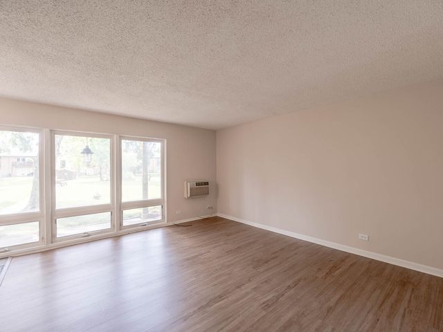 2209 Arbor Circle 5, Downers Grove, IL 60515
