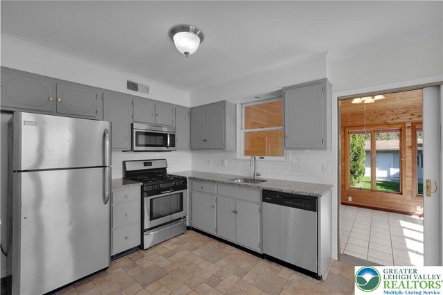 3143 Clifton Avenue, Bethlehem Twp, PA 18020