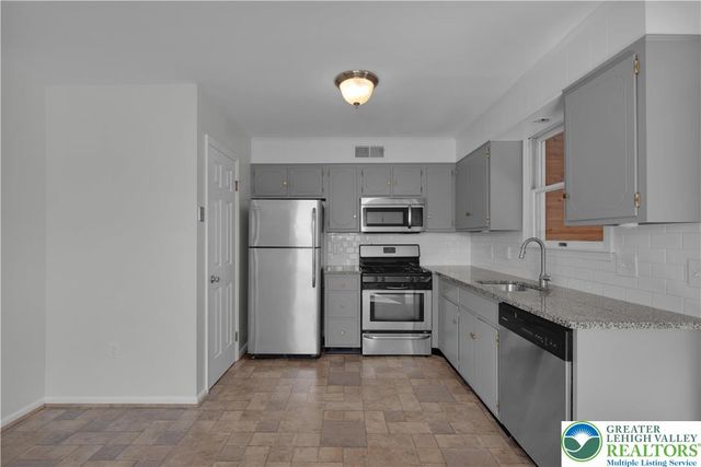 3143 Clifton Avenue, Bethlehem Twp, PA 18020