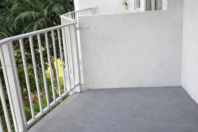 496 NW 165th D-412, Miami, FL 33169