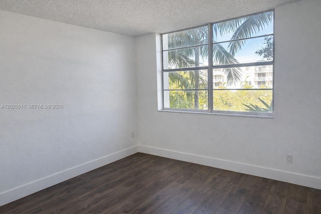 496 NW 165th D-412, Miami, FL 33169