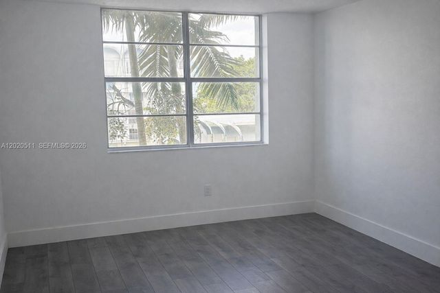 496 NW 165th D-412, Miami, FL 33169