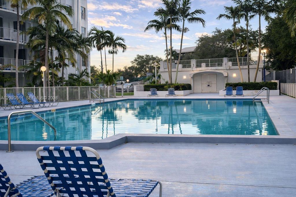 496 NW 165th D-412, Miami, FL 33169