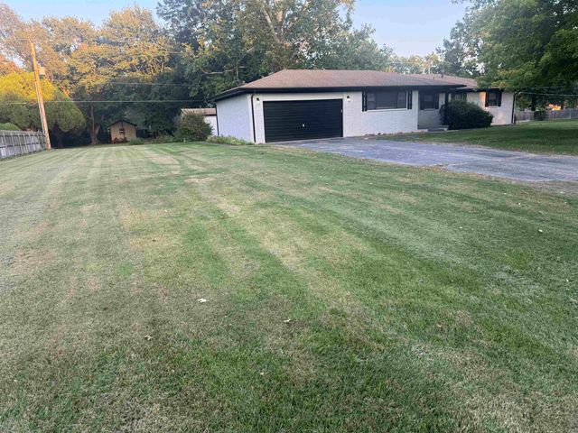 1300 S Fieldcrest, Wichita, KS 67209