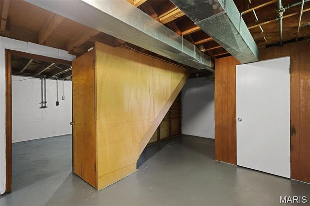 9614 Winkler Drive, St Louis, MO 63136