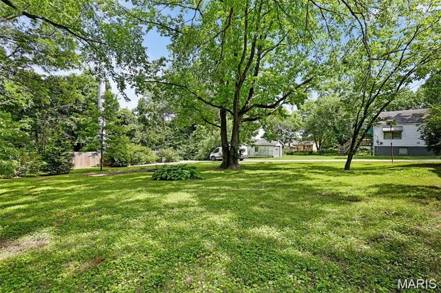 9614 Winkler Drive, St Louis, MO 63136