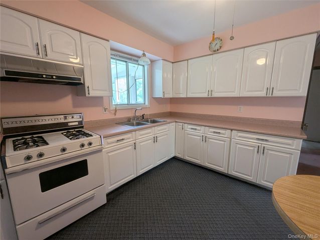 6 Crawford Street, Pine Bush, NY 12566