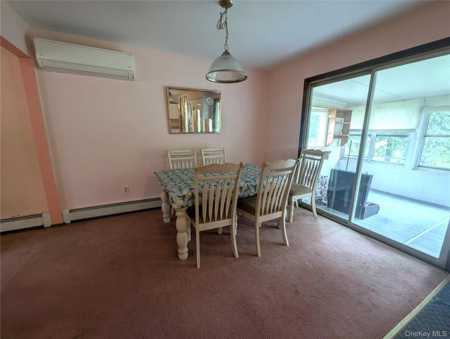 6 Crawford Street, Pine Bush, NY 12566