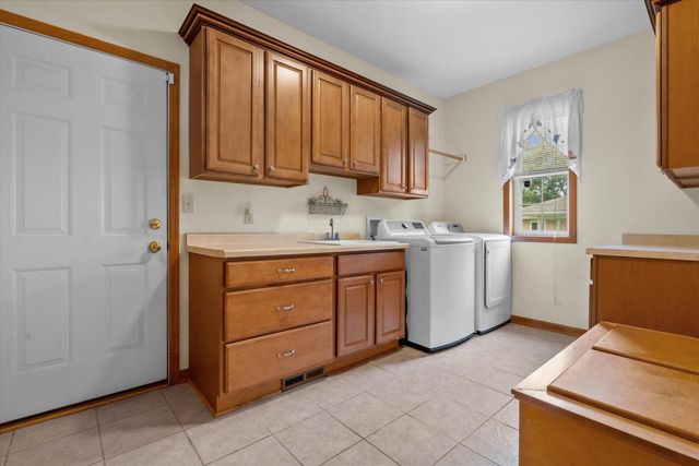 3160 S 85th STREET, Milwaukee, WI 53227