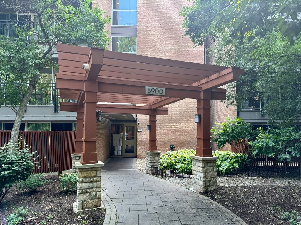 5900 Oakwood Drive 4G, Lisle, IL 60532