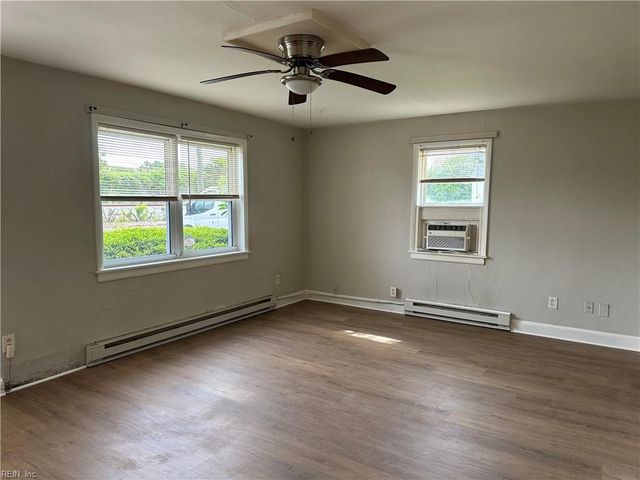 5249 Curlew DR, Norfolk, VA 23502