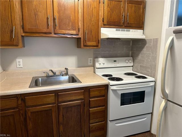 5249 Curlew DR, Norfolk, VA 23502