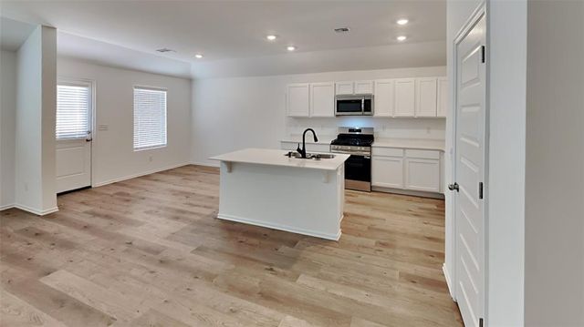 4017 Olivia Street, Mustang, OK 73064