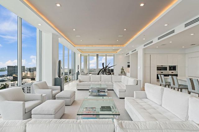 3 Water Club Way 1902, North Palm Beach, FL 33408