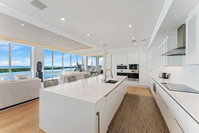 3 Water Club Way 1902, North Palm Beach, FL 33408