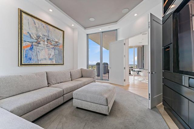 3 Water Club Way 1902, North Palm Beach, FL 33408