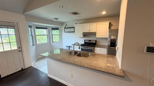 7204 Wardman DR, Del Valle, TX 78617