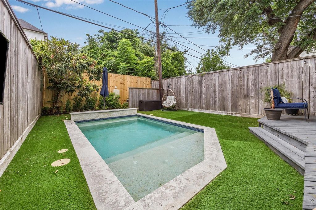 830 W 17th Street B, Houston, TX 77008