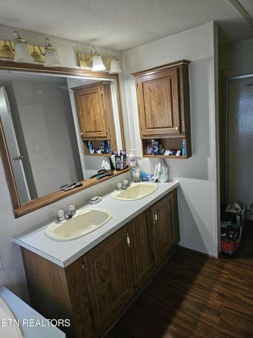 814 Hassler Mill Rd, Harriman, TN 37748