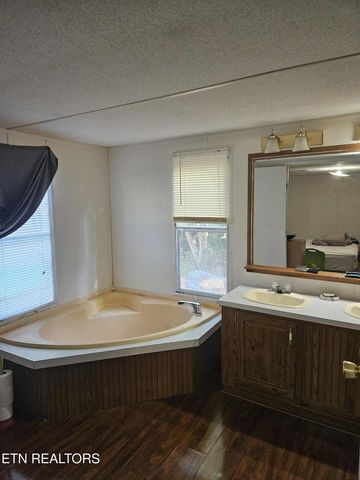 814 Hassler Mill Rd, Harriman, TN 37748