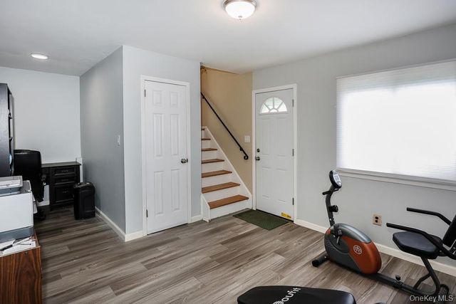 555 N Windsor Avenue, Brightwaters, NY 11718