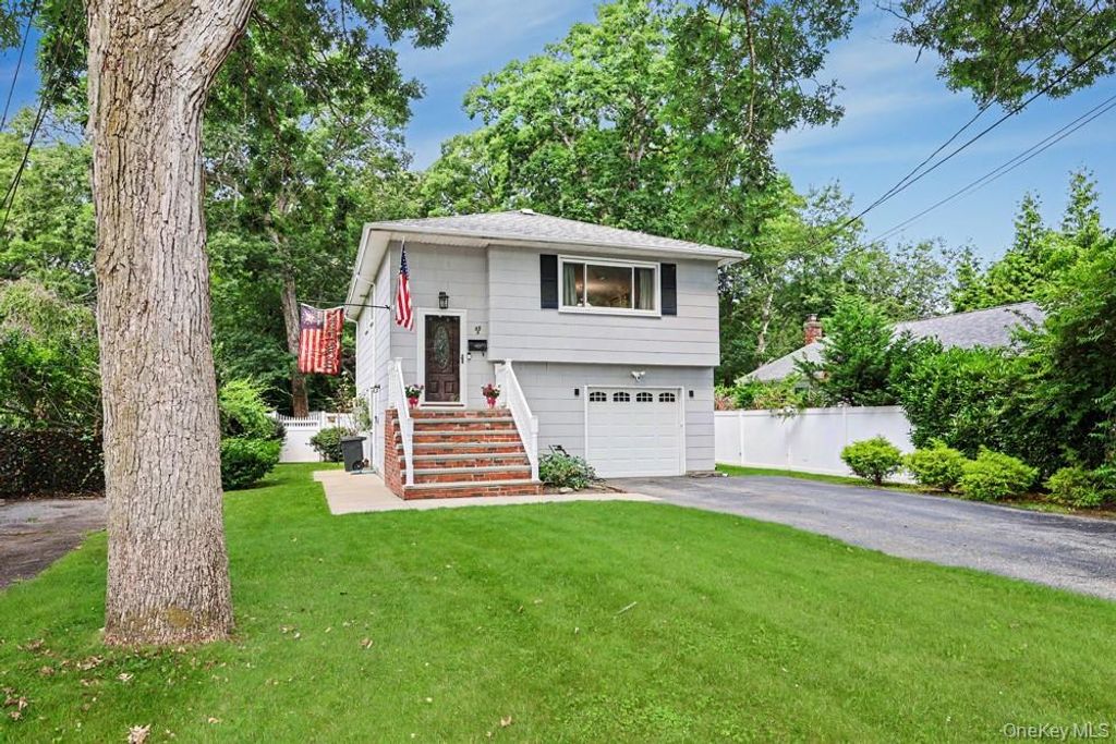 555 N Windsor Avenue, Brightwaters, NY 11718 — photo 2