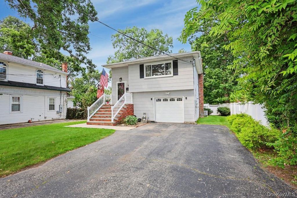 555 N Windsor Avenue, Brightwaters, NY 11718 — photo 3