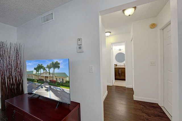 35 Colonial Club Drive 203, Boynton Beach, FL 33435