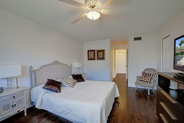 35 Colonial Club Drive 203, Boynton Beach, FL 33435