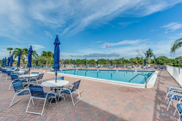 35 Colonial Club Drive 203, Boynton Beach, FL 33435