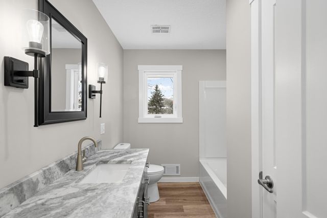 9181 31st Street N, Lake Elmo, MN 55042