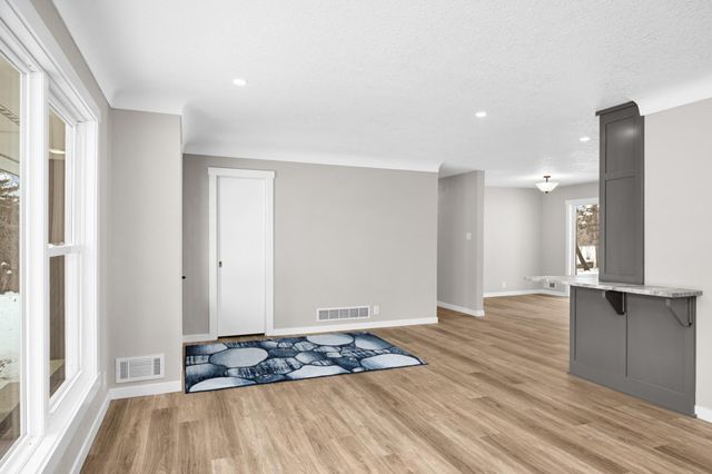 9181 31st Street N, Lake Elmo, MN 55042