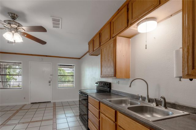 1412 22nd Street B, Huntsville, TX 77340