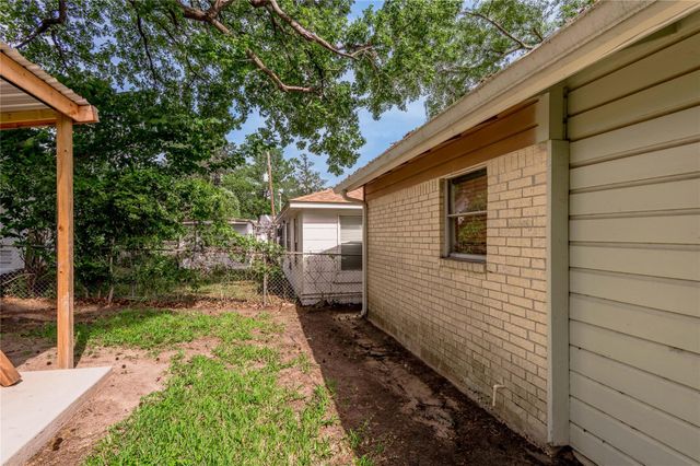 1412 22nd Street B, Huntsville, TX 77340