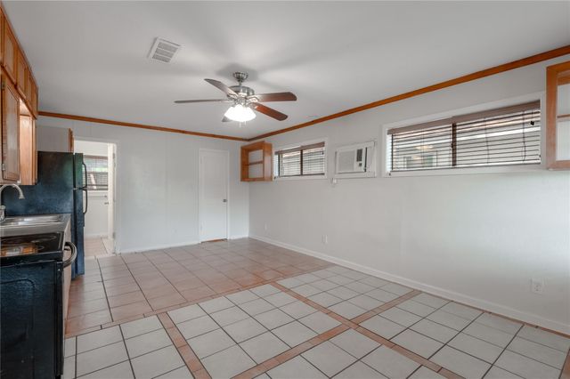 1412 22nd Street B, Huntsville, TX 77340
