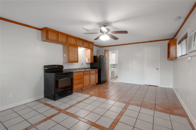 1412 22nd Street B, Huntsville, TX 77340