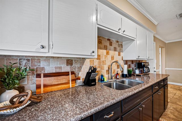 313 S Carroll Street, La Porte, TX 77571