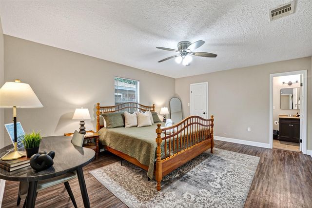 313 S Carroll Street, La Porte, TX 77571