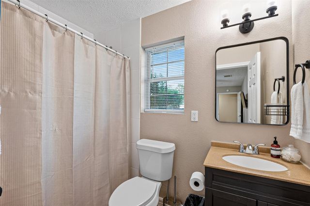 313 S Carroll Street, La Porte, TX 77571